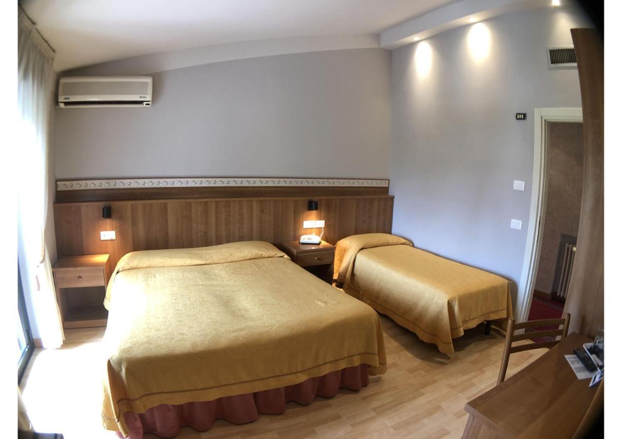 Hotel La Bussola Padenghe sul Garda Luaran gambar