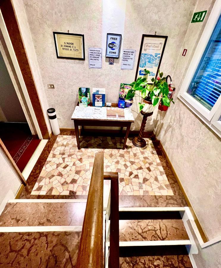Hotel La Bussola Padenghe sul Garda Luaran gambar