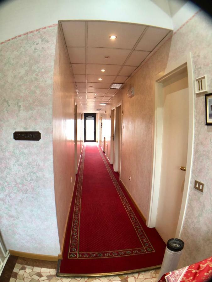 Hotel La Bussola Padenghe sul Garda Luaran gambar